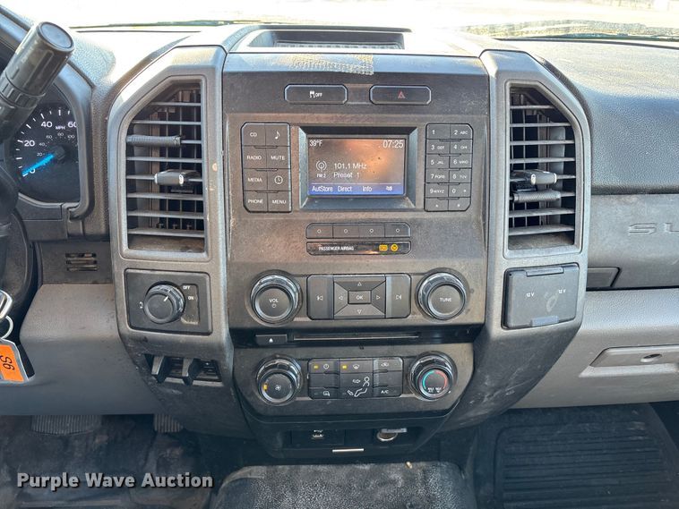 image for item FB3510 2017 Ford F350 Super Duty XL pickup truck