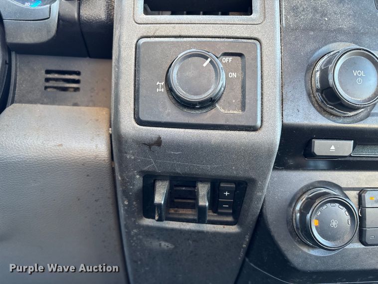 image for item FB3510 2017 Ford F350 Super Duty XL pickup truck