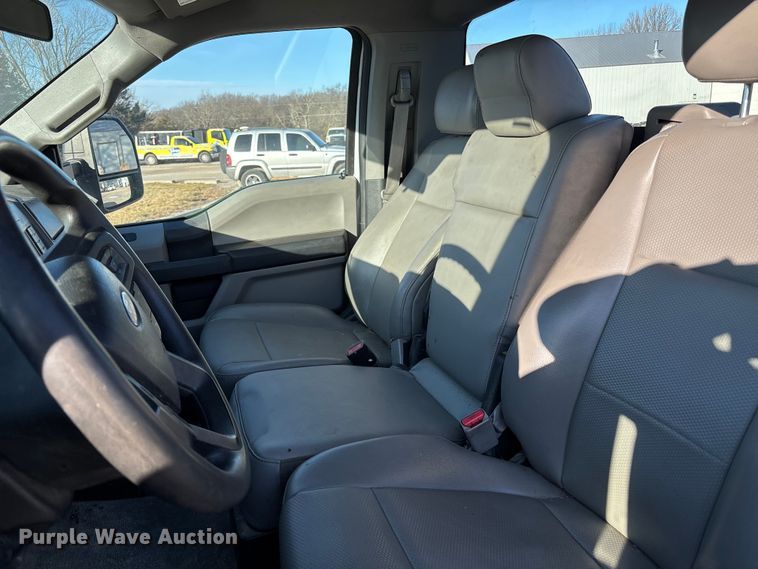 image for item FB3510 2017 Ford F350 Super Duty XL pickup truck