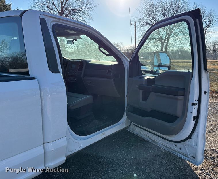 image for item FB3510 2017 Ford F350 Super Duty XL pickup truck