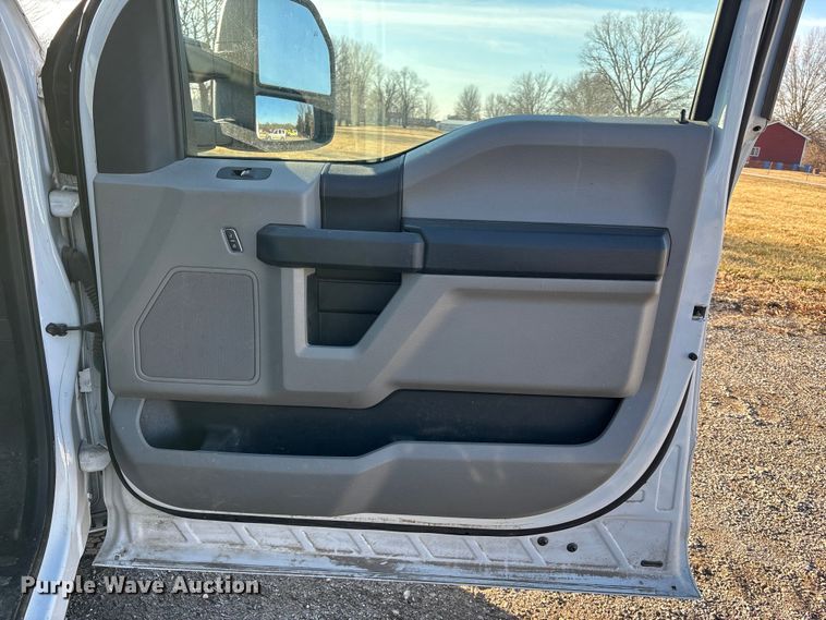 image for item FB3510 2017 Ford F350 Super Duty XL pickup truck