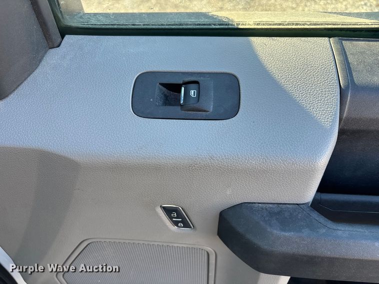 image for item FB3510 2017 Ford F350 Super Duty XL pickup truck