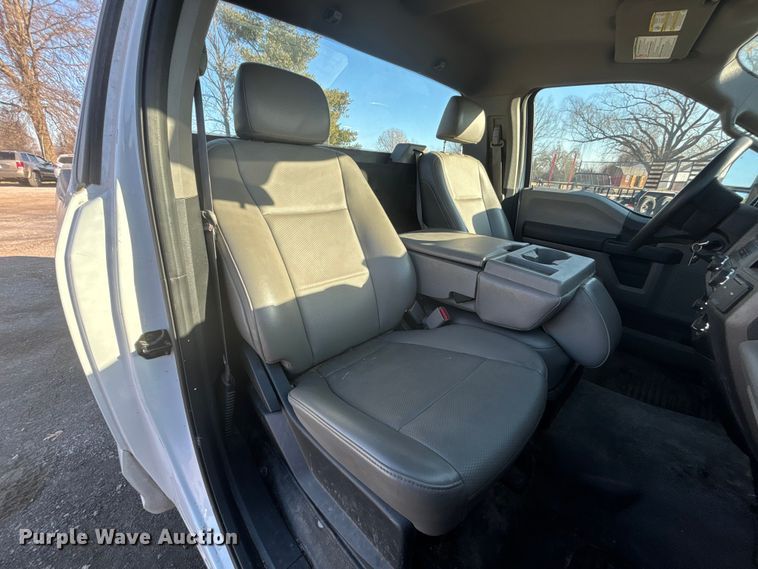 image for item FB3510 2017 Ford F350 Super Duty XL pickup truck