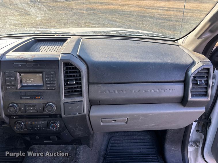 image for item FB3510 2017 Ford F350 Super Duty XL pickup truck