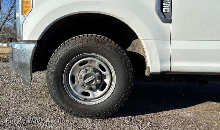 image for item FB3510 2017 Ford F350 Super Duty XL pickup truck