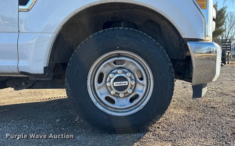 image for item FB3510 2017 Ford F350 Super Duty XL pickup truck