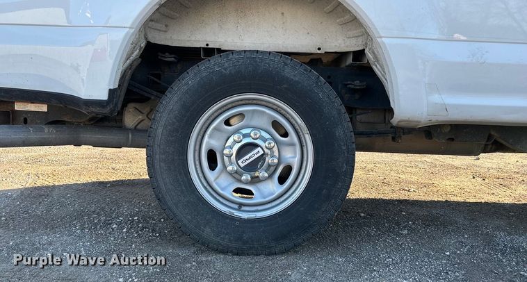 image for item FB3510 2017 Ford F350 Super Duty XL pickup truck