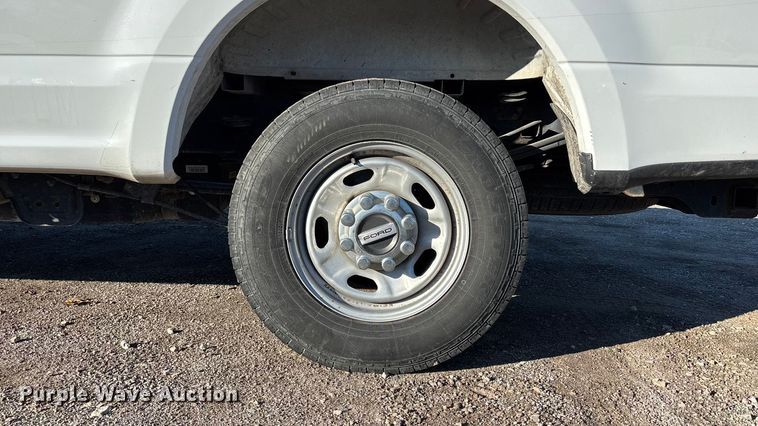 image for item FB3510 2017 Ford F350 Super Duty XL pickup truck