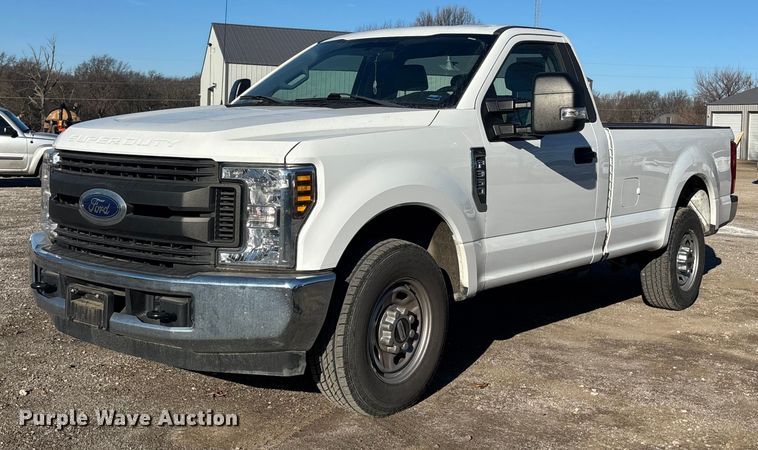 image for item FB3511 2018 Ford F350 Super Duty XL pickup truck