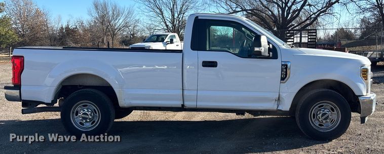 image for item FB3511 2018 Ford F350 Super Duty XL pickup truck