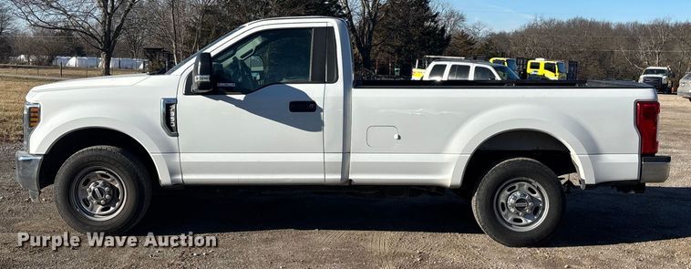 image for item FB3511 2018 Ford F350 Super Duty XL pickup truck