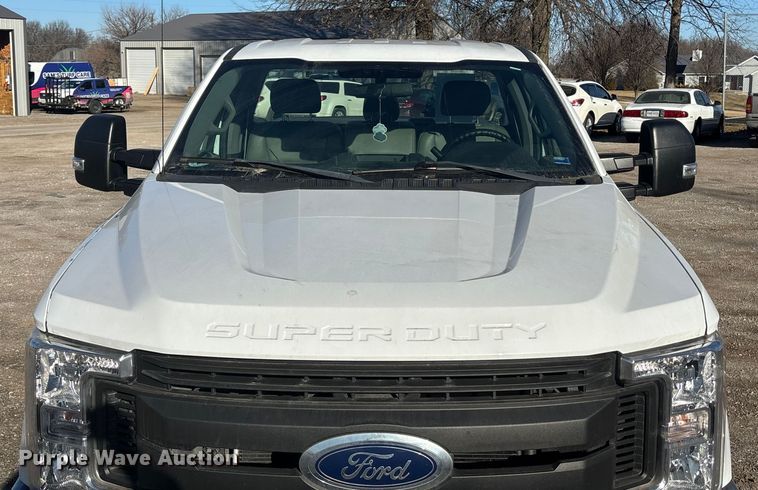 image for item FB3511 2018 Ford F350 Super Duty XL pickup truck