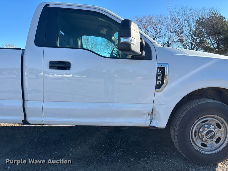 image for item FB3511 2018 Ford F350 Super Duty XL pickup truck