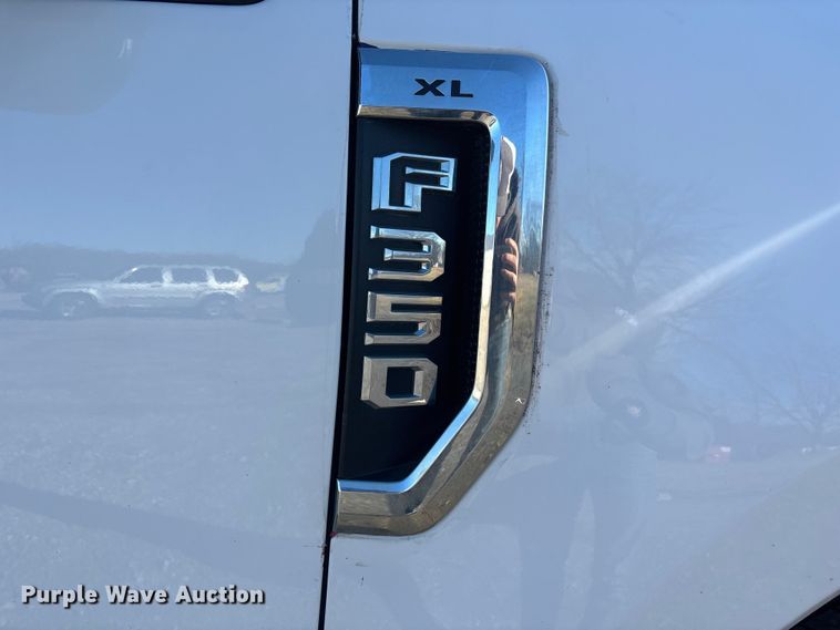 image for item FB3511 2018 Ford F350 Super Duty XL pickup truck