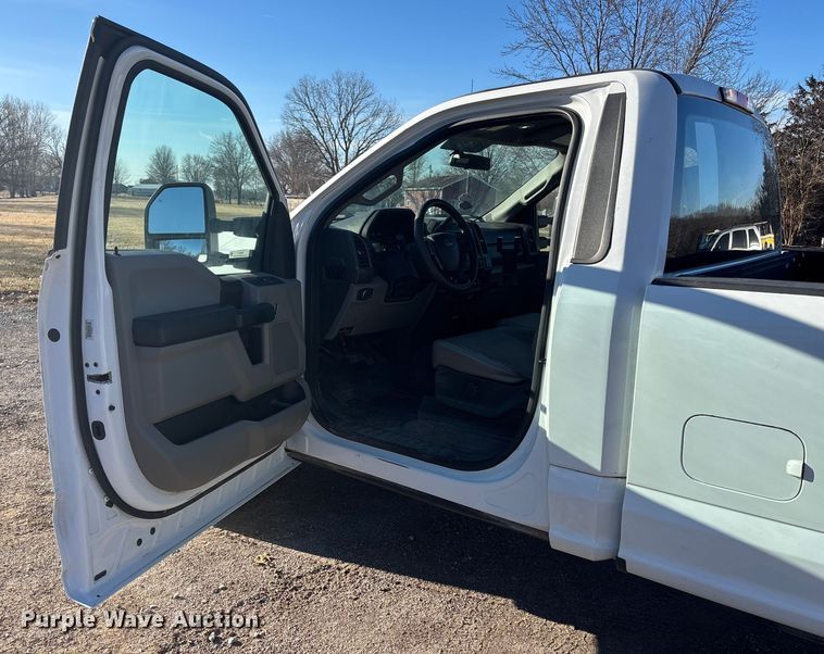 image for item FB3511 2018 Ford F350 Super Duty XL pickup truck