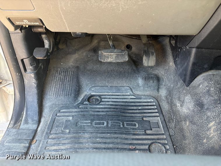 image for item FB3511 2018 Ford F350 Super Duty XL pickup truck