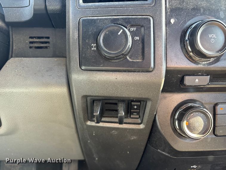 image for item FB3511 2018 Ford F350 Super Duty XL pickup truck