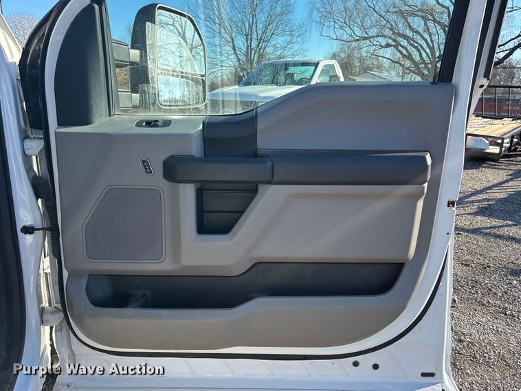 image for item FB3511 2018 Ford F350 Super Duty XL pickup truck