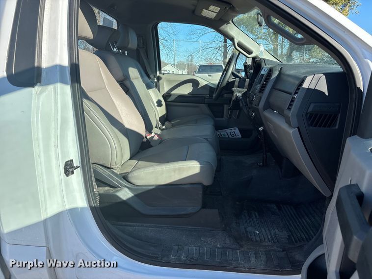 image for item FB3511 2018 Ford F350 Super Duty XL pickup truck