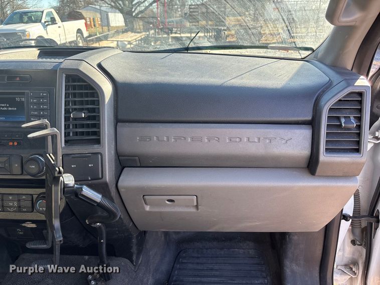 image for item FB3511 2018 Ford F350 Super Duty XL pickup truck