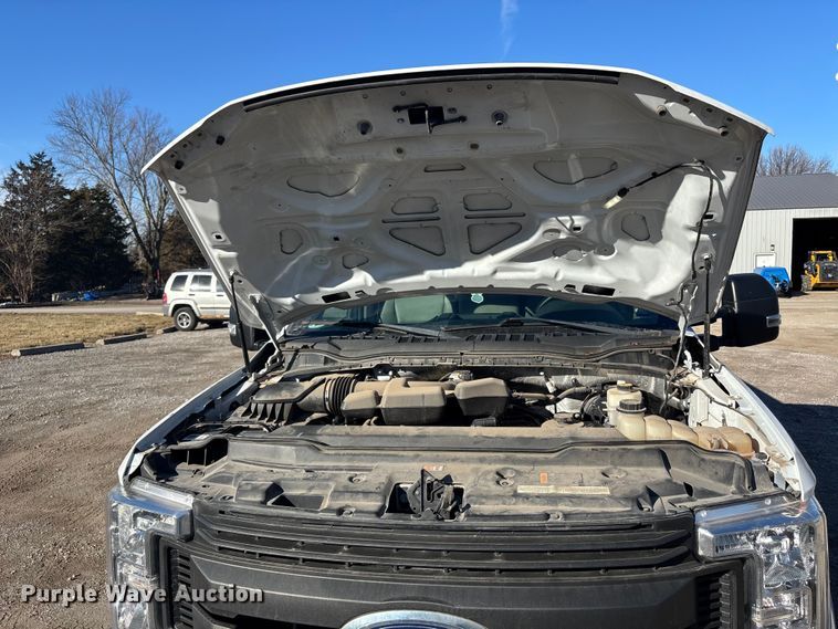 image for item FB3511 2018 Ford F350 Super Duty XL pickup truck