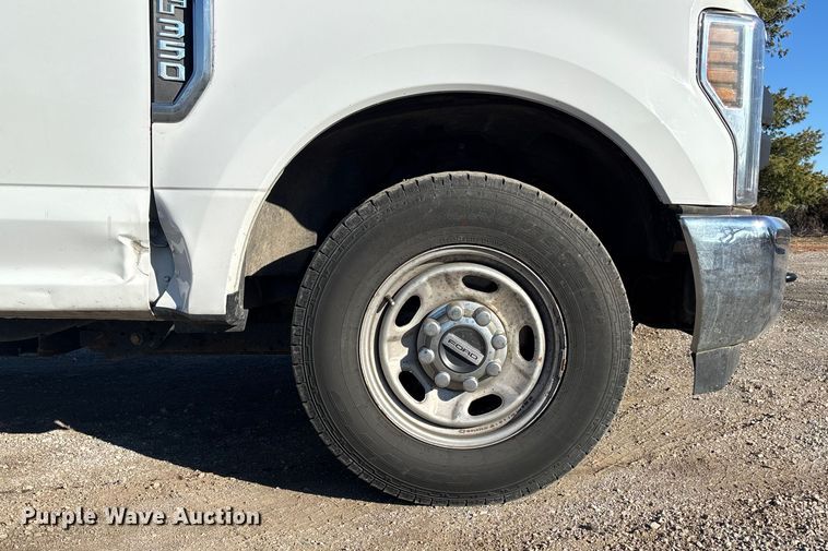 image for item FB3511 2018 Ford F350 Super Duty XL pickup truck