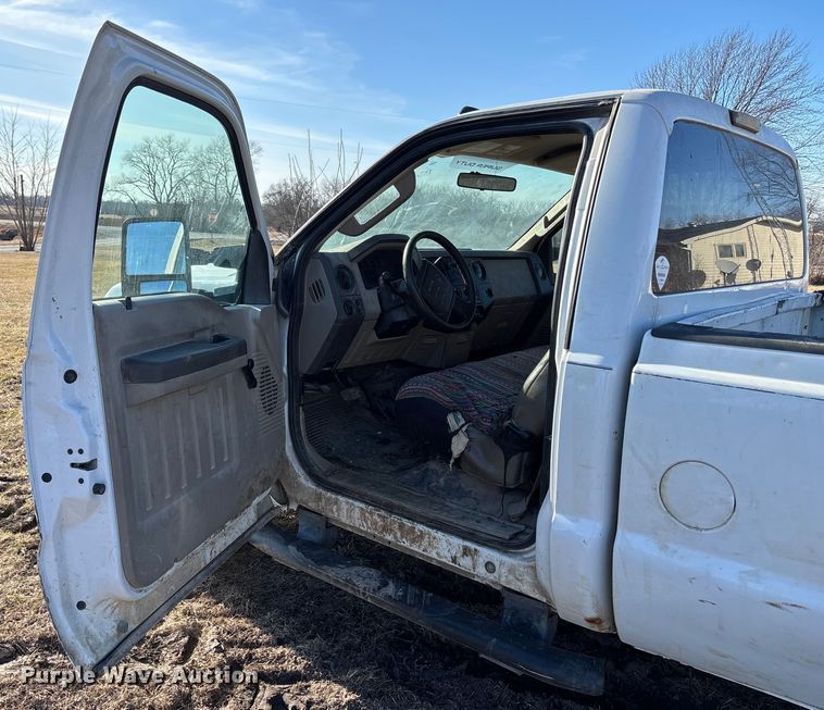 image for item FB3512 2008 Ford F250 Super Duty XL pickup truck