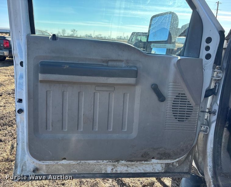 image for item FB3512 2008 Ford F250 Super Duty XL pickup truck