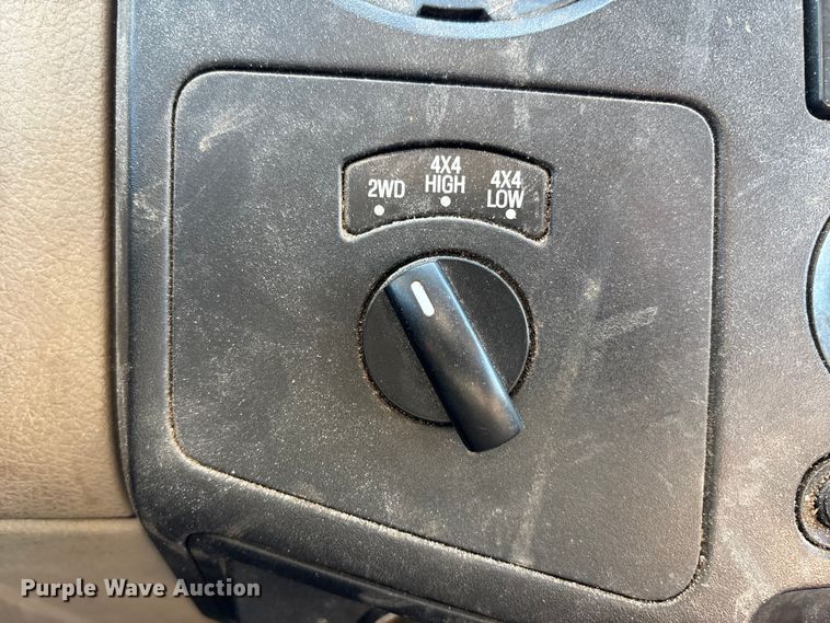 image for item FB3512 2008 Ford F250 Super Duty XL pickup truck