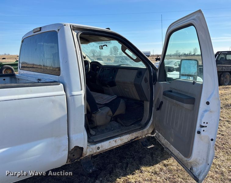 image for item FB3512 2008 Ford F250 Super Duty XL pickup truck