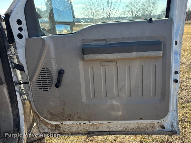 image for item FB3512 2008 Ford F250 Super Duty XL pickup truck