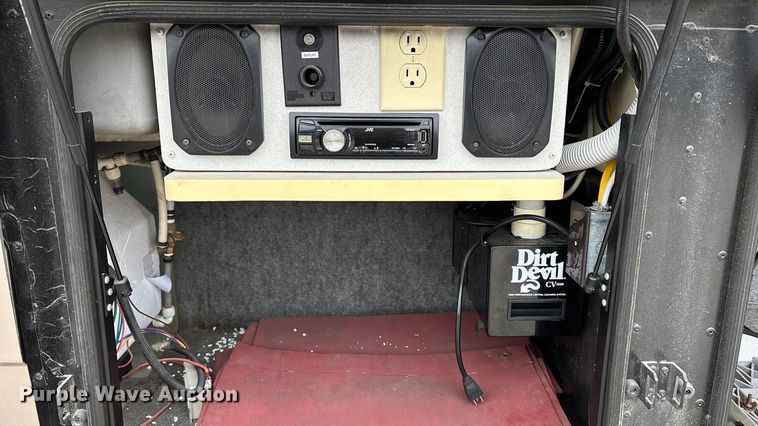 image for item FB3521 1998 Winnebago Grand Tour Vectra RV