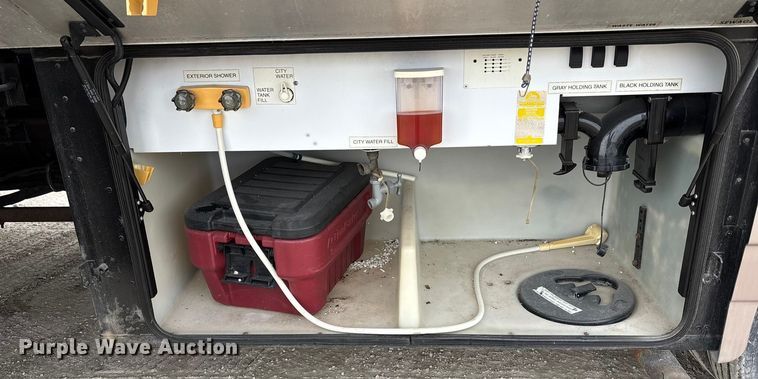 image for item FB3521 1998 Winnebago Grand Tour Vectra RV