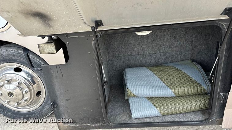 image for item FB3521 1998 Winnebago Grand Tour Vectra RV