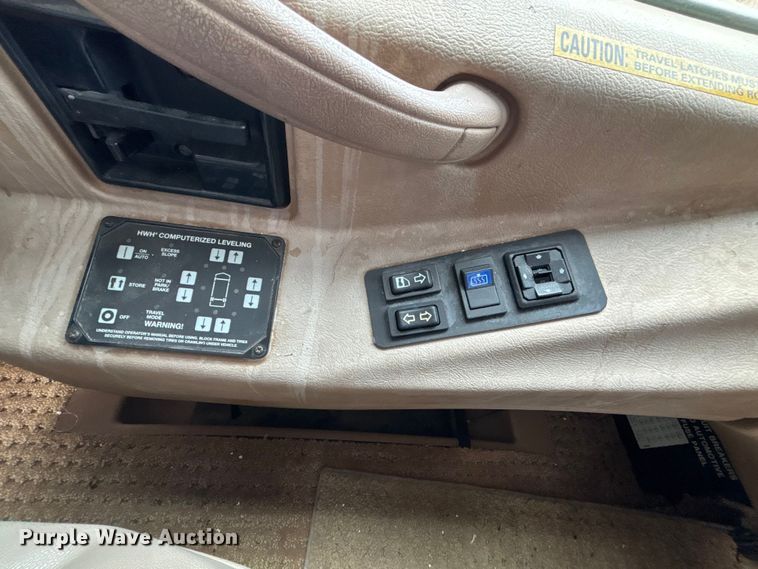 image for item FB3521 1998 Winnebago Grand Tour Vectra RV