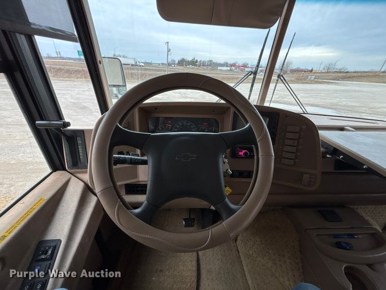 image for item FB3521 1998 Winnebago Grand Tour Vectra RV