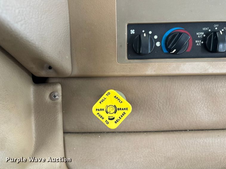 image for item FB3521 1998 Winnebago Grand Tour Vectra RV