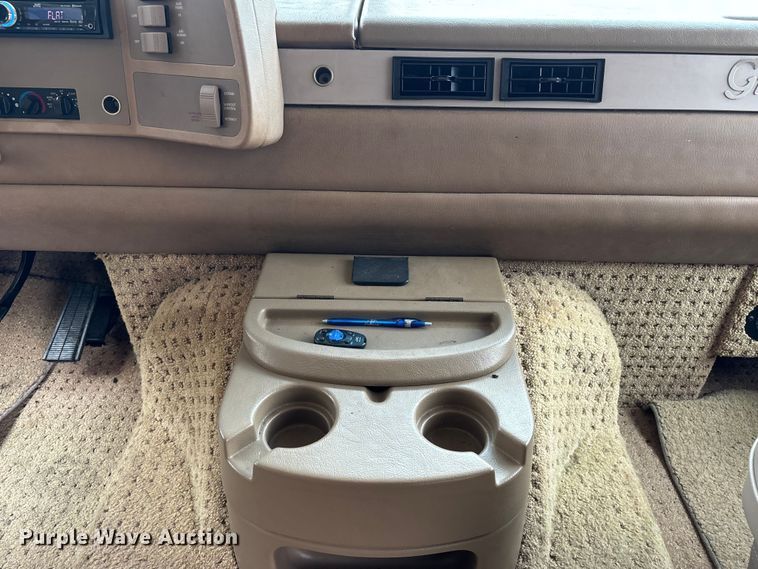 image for item FB3521 1998 Winnebago Grand Tour Vectra RV