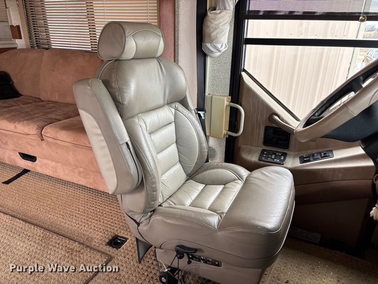 image for item FB3521 1998 Winnebago Grand Tour Vectra RV