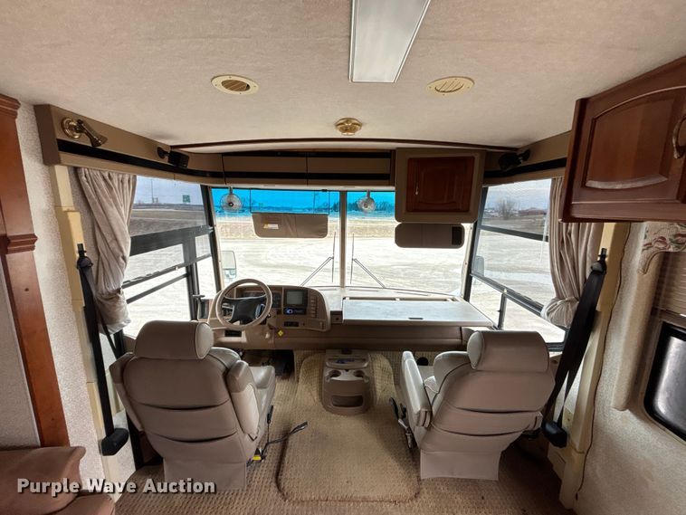 image for item FB3521 1998 Winnebago Grand Tour Vectra RV