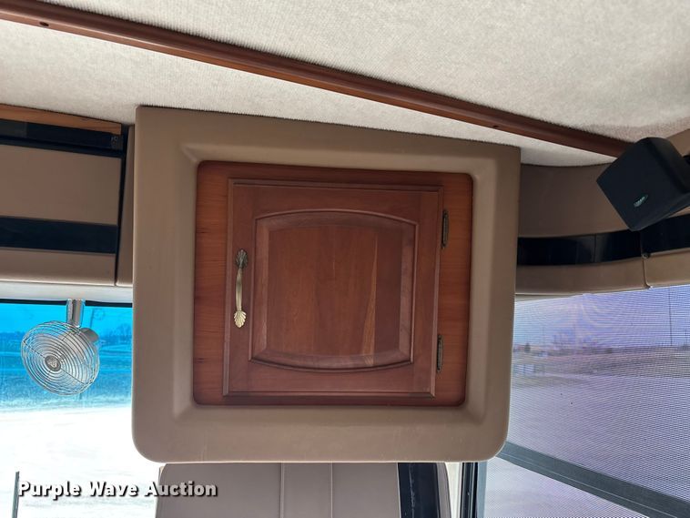 image for item FB3521 1998 Winnebago Grand Tour Vectra RV