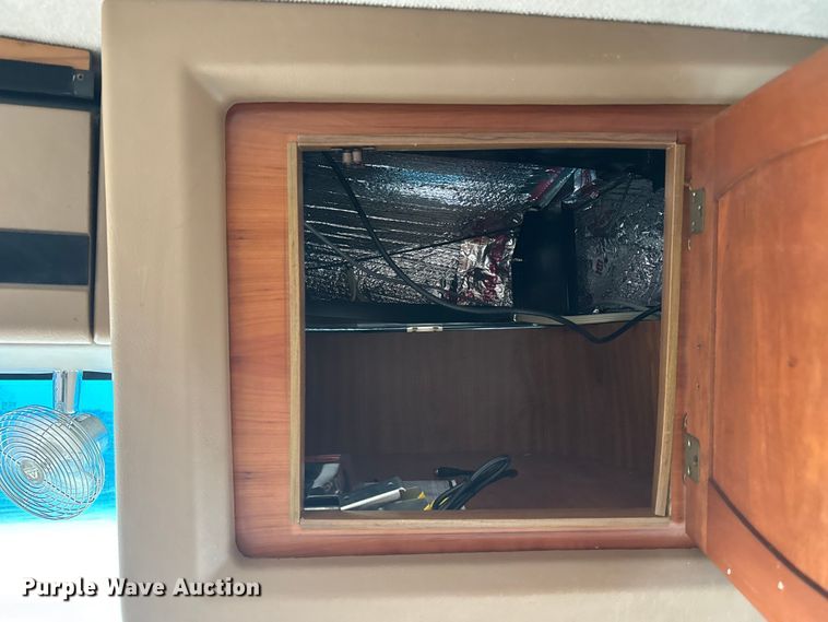 image for item FB3521 1998 Winnebago Grand Tour Vectra RV