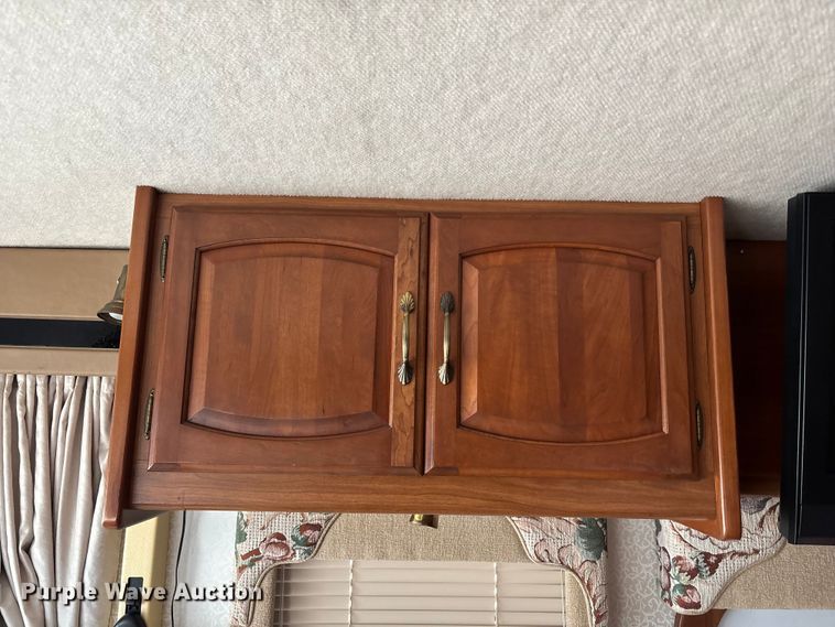 image for item FB3521 1998 Winnebago Grand Tour Vectra RV