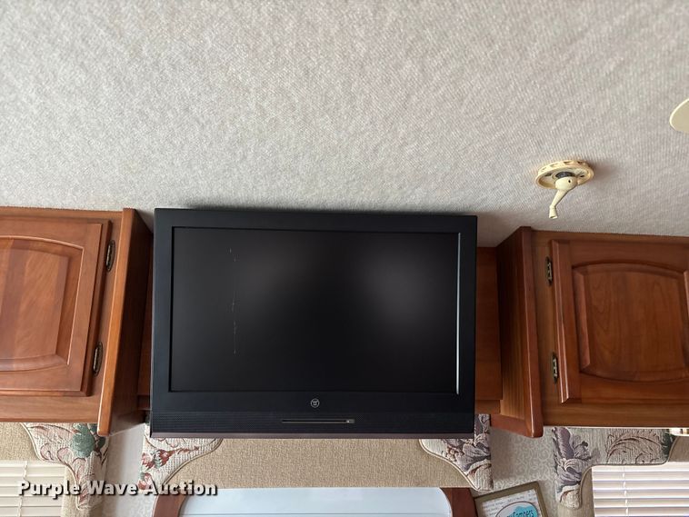 image for item FB3521 1998 Winnebago Grand Tour Vectra RV