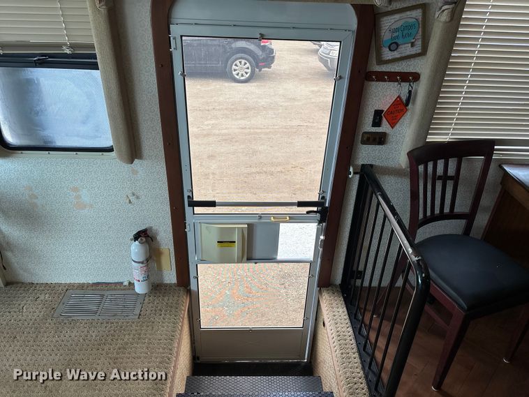 image for item FB3521 1998 Winnebago Grand Tour Vectra RV