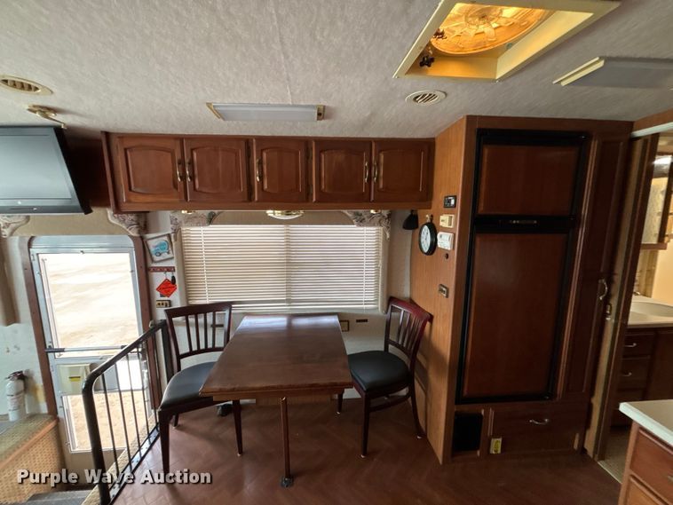 image for item FB3521 1998 Winnebago Grand Tour Vectra RV