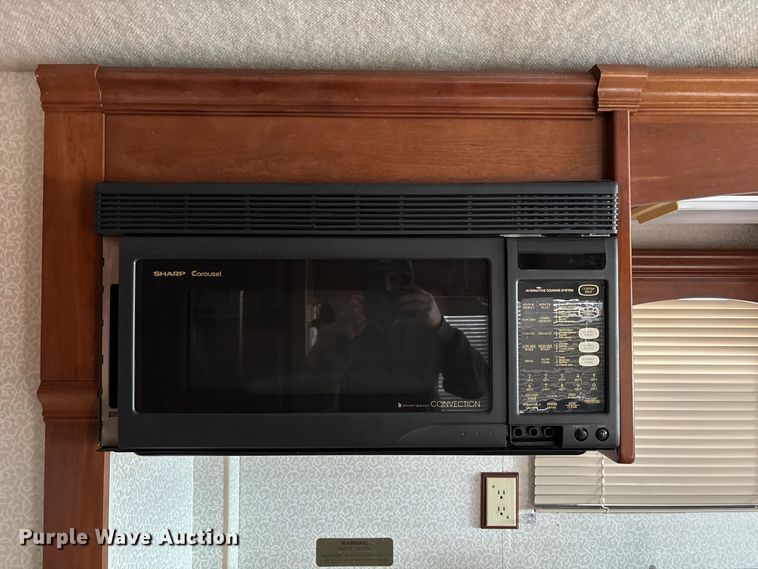 image for item FB3521 1998 Winnebago Grand Tour Vectra RV