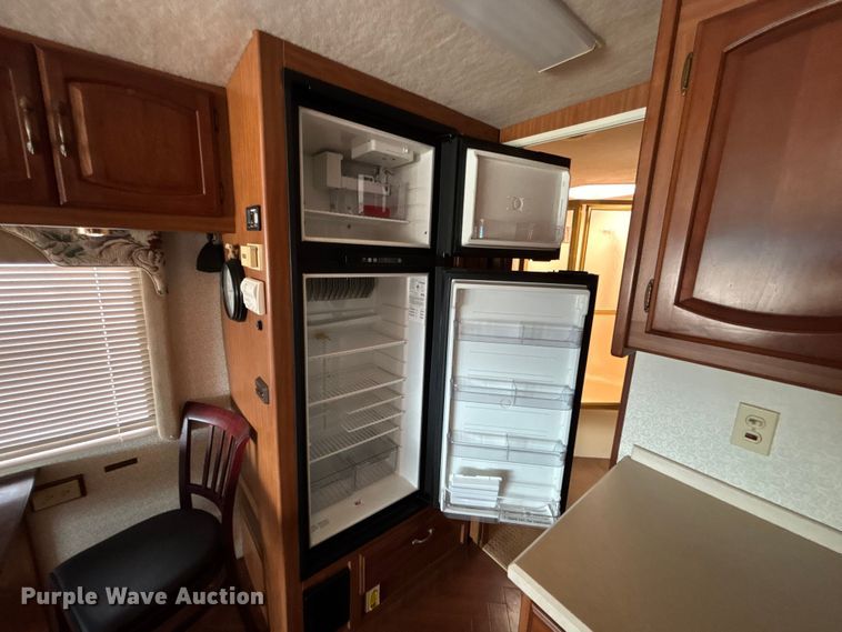 image for item FB3521 1998 Winnebago Grand Tour Vectra RV