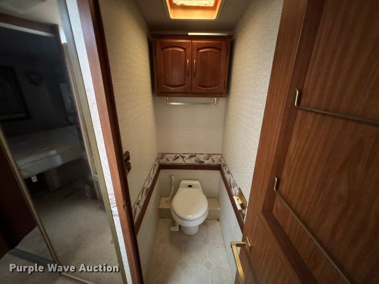 image for item FB3521 1998 Winnebago Grand Tour Vectra RV