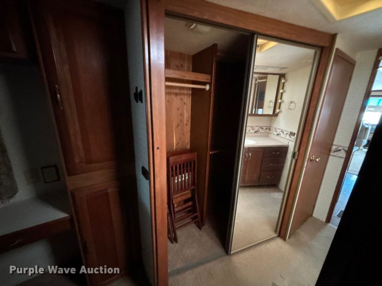 image for item FB3521 1998 Winnebago Grand Tour Vectra RV